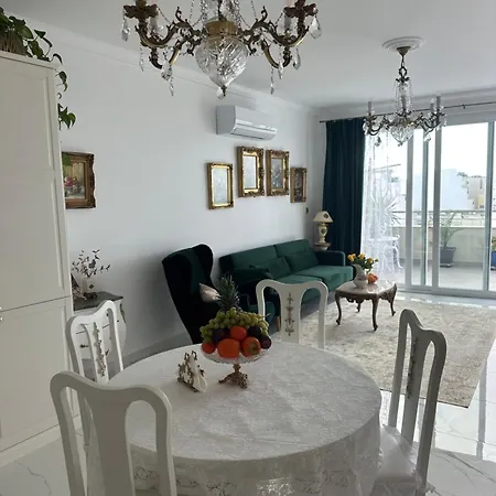 Апартаменты Sea View Luxury Penthouse, Saint Paul's Bay