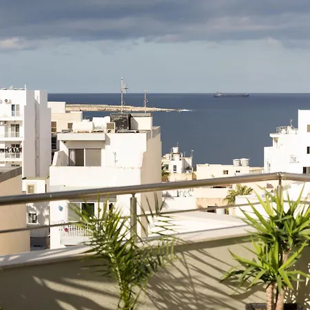 Sea View Luxury Penthouse, Saint Paul's Bay