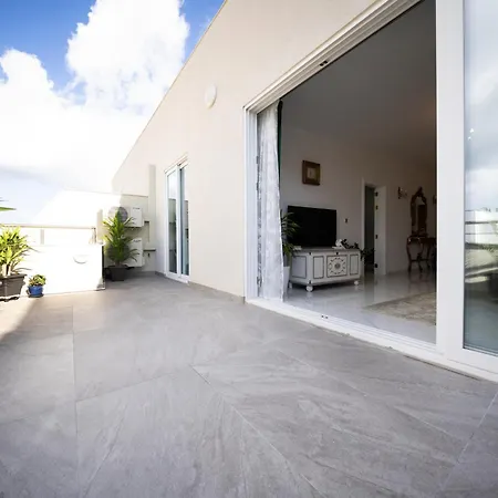 Апартаменты Sea View Luxury Penthouse, Saint Paul's Bay