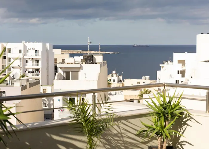 Sea View Luxury Penthouse, Saint Paul's Bay
